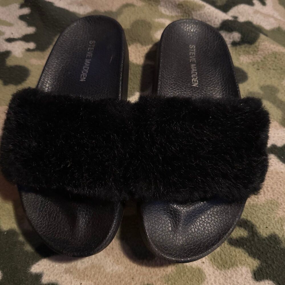 Steve Madden Girls Sandals size 3Y